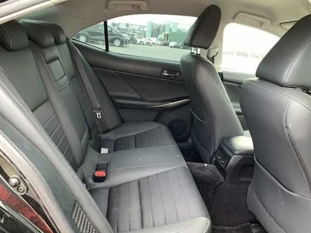 2016 Lexus IS thumbnail