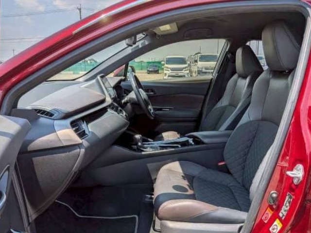 2018 Toyota C-HR thumbnail