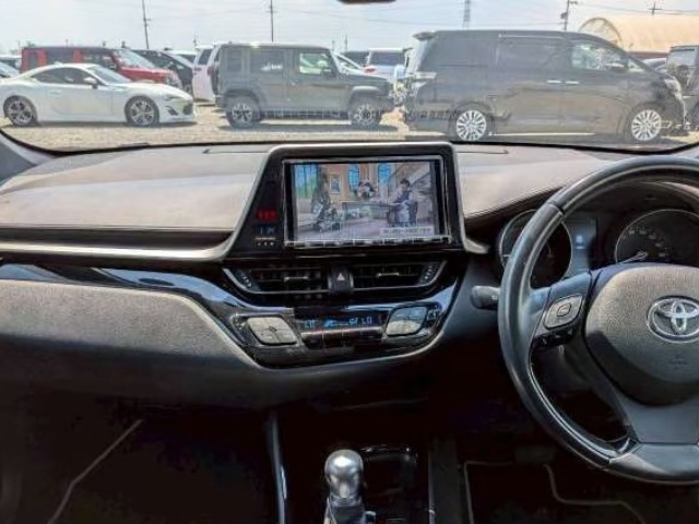 2018 Toyota C-HR thumbnail