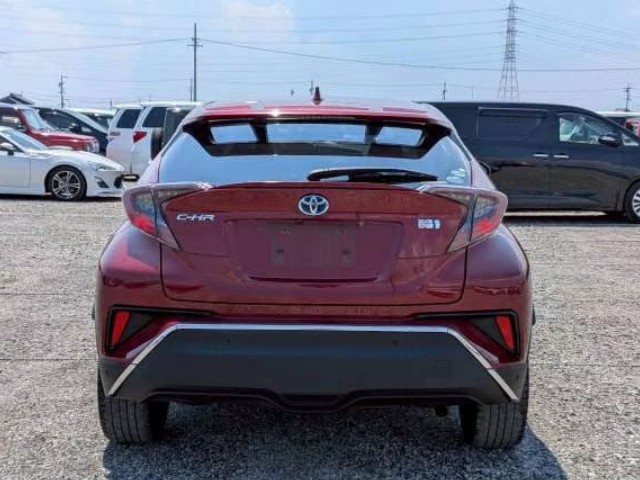 2018 Toyota C-HR thumbnail
