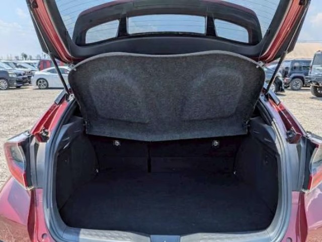 2018 Toyota C-HR thumbnail