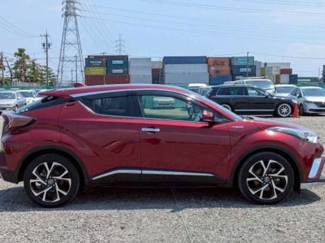 2018 Toyota C-HR thumbnail