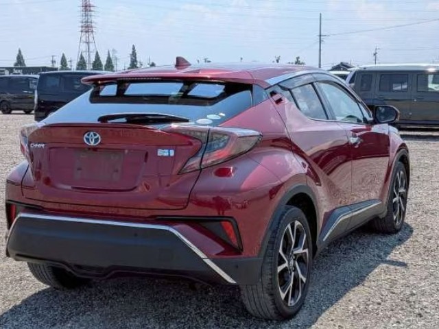 2018 Toyota C-HR thumbnail