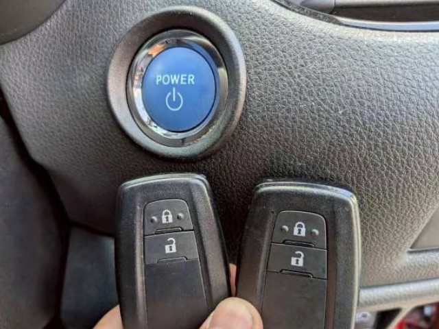 2018 Toyota C-HR thumbnail