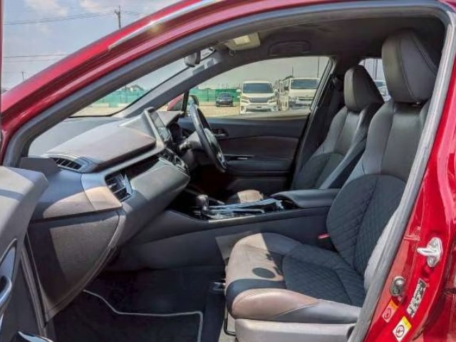 2018 Toyota C-HR thumbnail