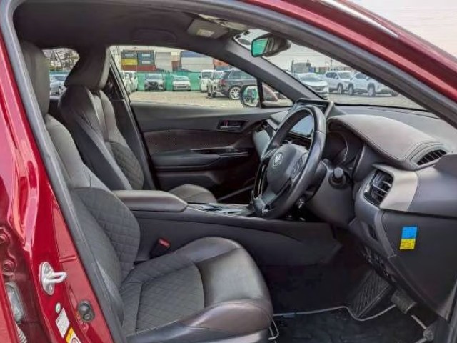 2018 Toyota C-HR thumbnail