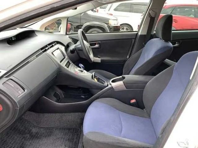 2015 Toyota Prius thumbnail