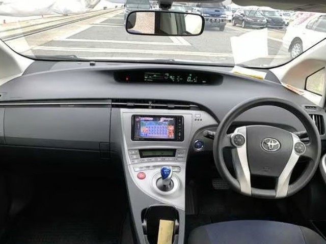 2015 Toyota Prius thumbnail