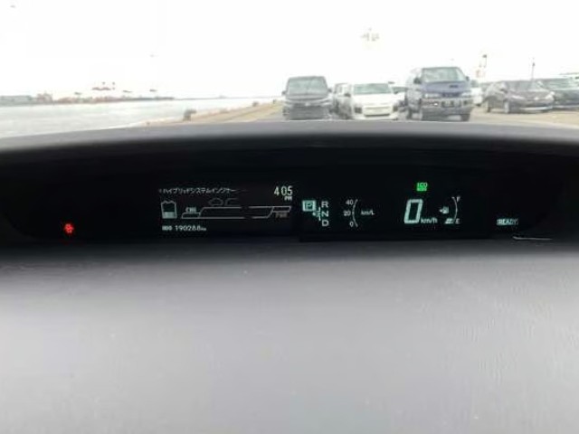 2015 Toyota Prius thumbnail