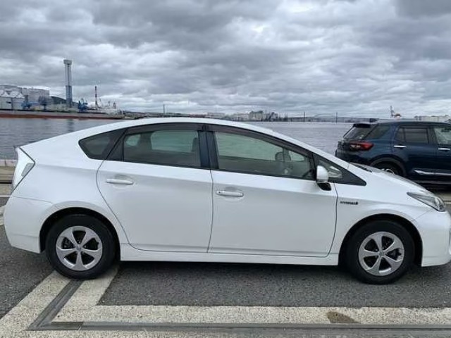 2015 Toyota Prius thumbnail