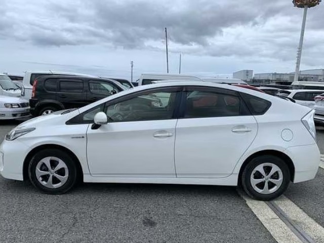 2015 Toyota Prius thumbnail