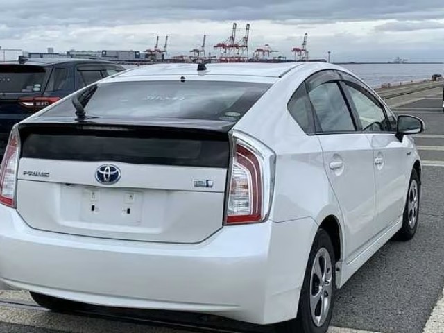 2015 Toyota Prius thumbnail