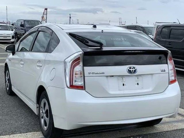 2015 Toyota Prius thumbnail
