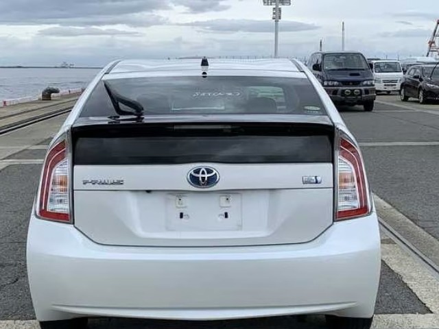 2015 Toyota Prius thumbnail