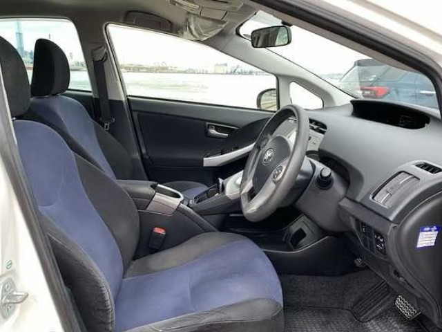 2015 Toyota Prius thumbnail