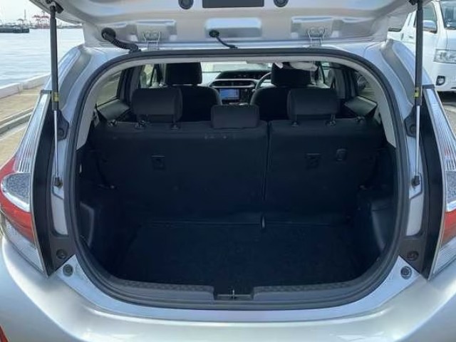 2018 Toyota Aqua thumbnail