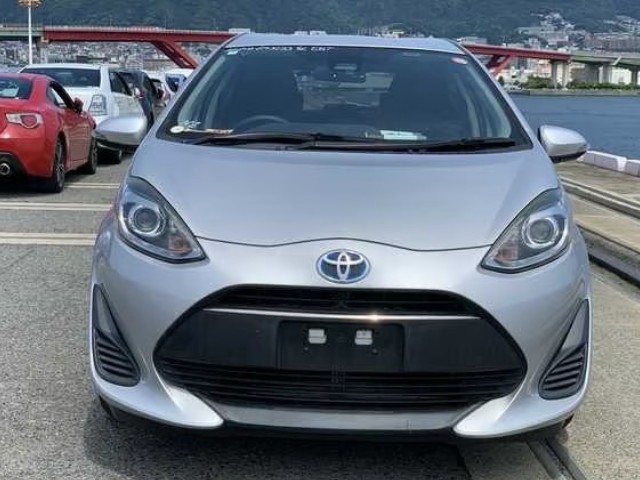 2018 Toyota Aqua thumbnail