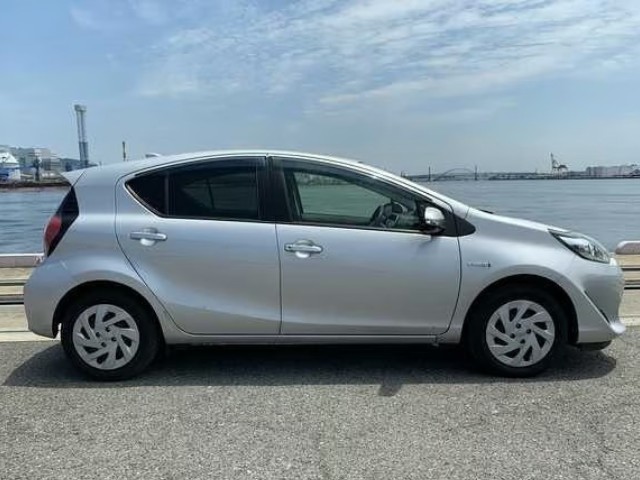 2018 Toyota Aqua thumbnail