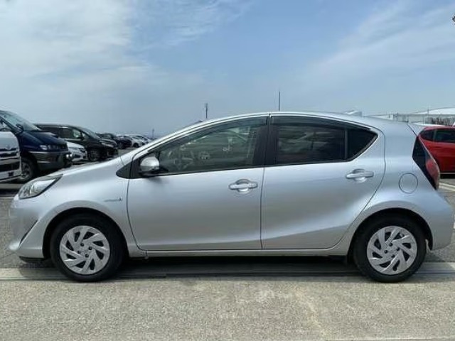2018 Toyota Aqua thumbnail