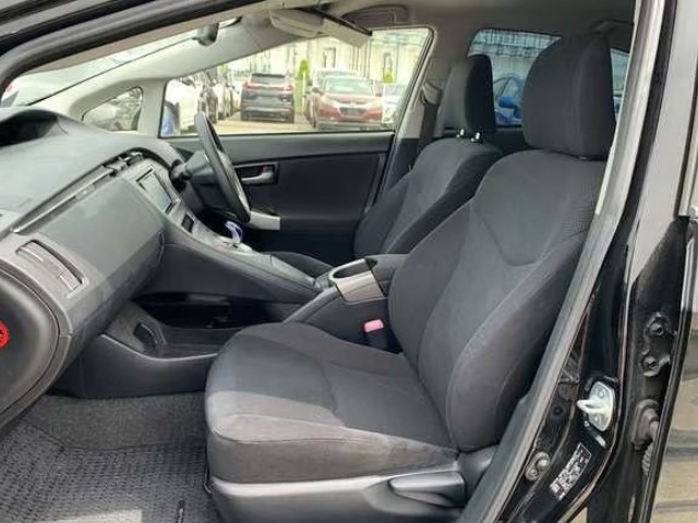 2013 Toyota Prius thumbnail