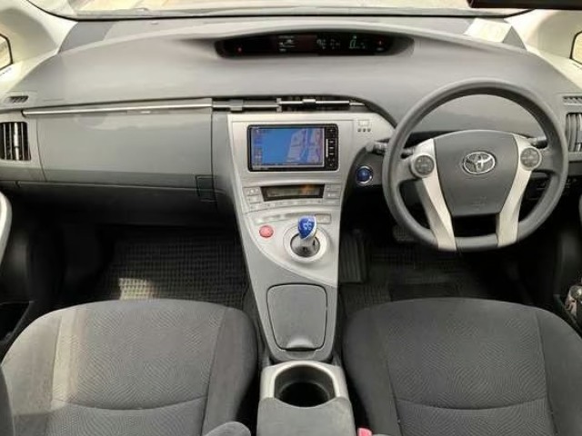 2013 Toyota Prius thumbnail