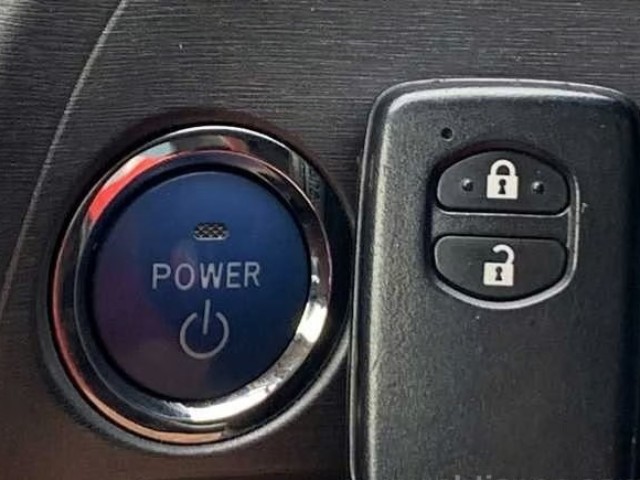 2013 Toyota Prius thumbnail