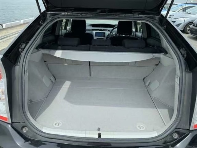 2013 Toyota Prius thumbnail