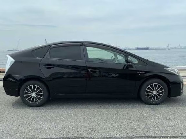 2013 Toyota Prius thumbnail