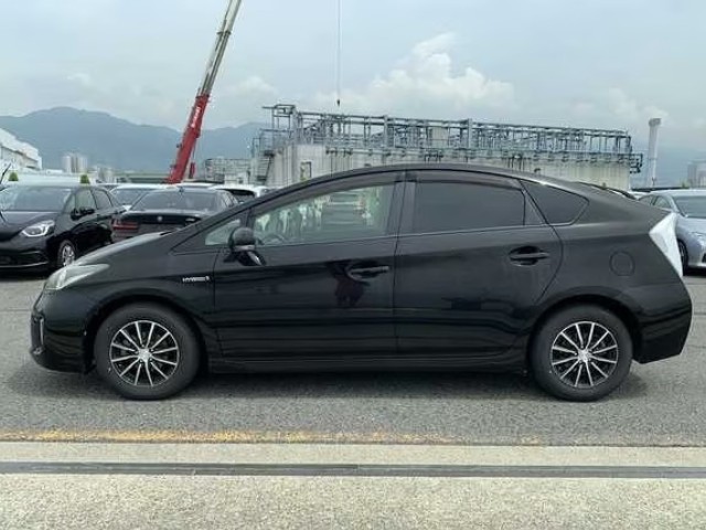 2013 Toyota Prius thumbnail