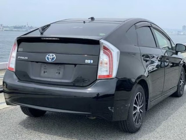2013 Toyota Prius thumbnail