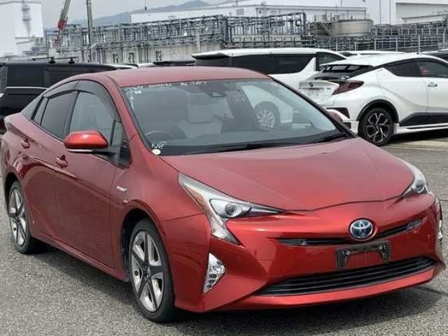 2016 Toyota Prius thumbnail