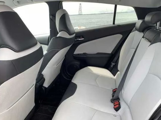 2016 Toyota Prius thumbnail