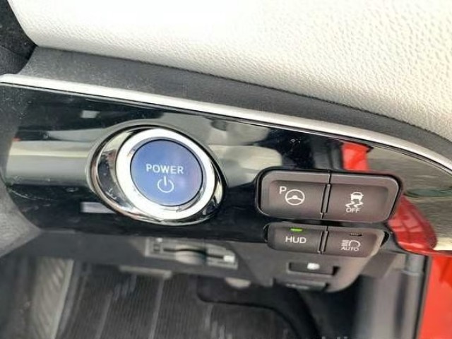 2016 Toyota Prius thumbnail