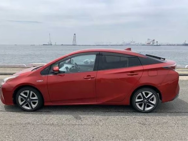 2016 Toyota Prius thumbnail