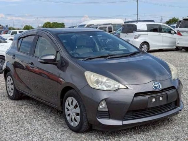 2013 Toyota Aqua thumbnail