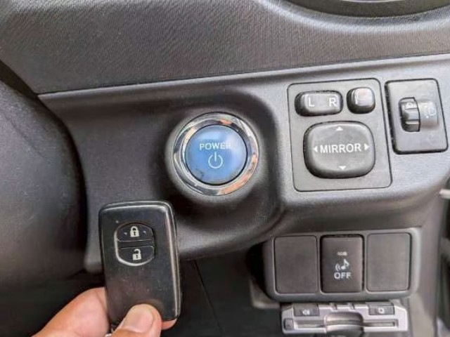 2013 Toyota Aqua thumbnail