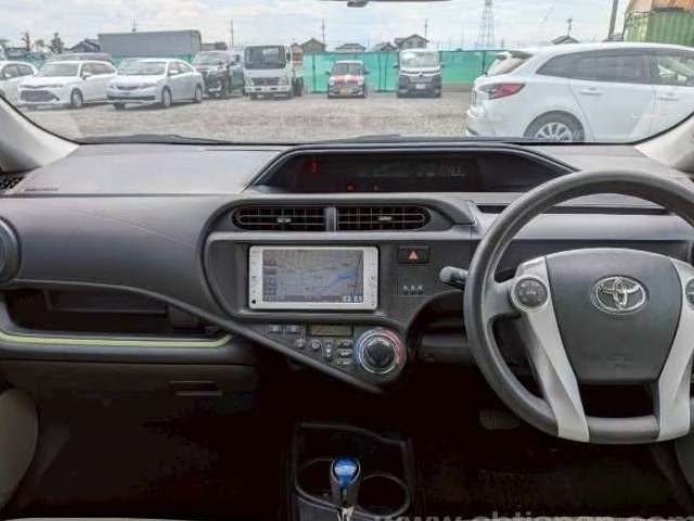 2013 Toyota Aqua thumbnail