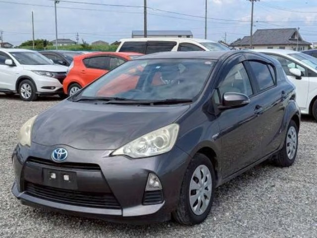 2013 Toyota Aqua thumbnail