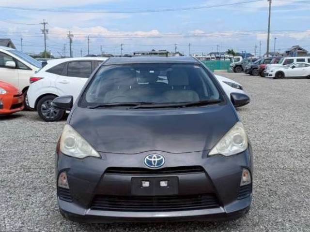 2013 Toyota Aqua thumbnail