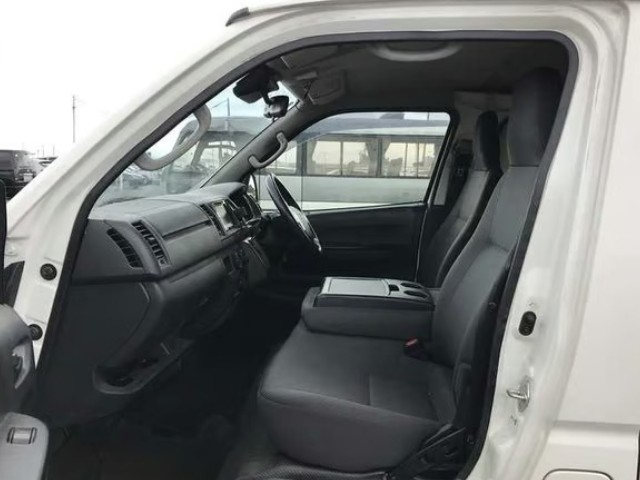 2018 Toyota Hiace thumbnail