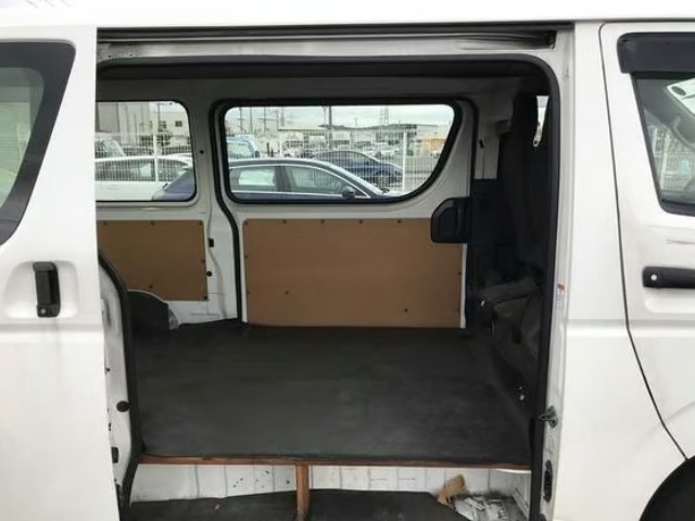 2018 Toyota Hiace thumbnail