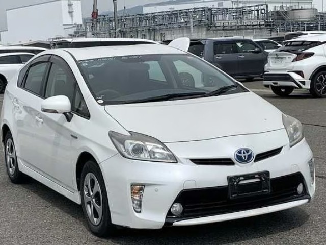 2015 Toyota Prius thumbnail