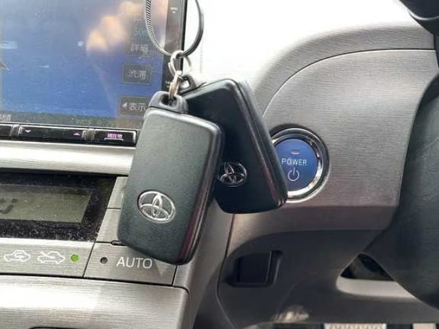 2015 Toyota Prius thumbnail