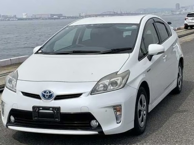 2015 Toyota Prius thumbnail