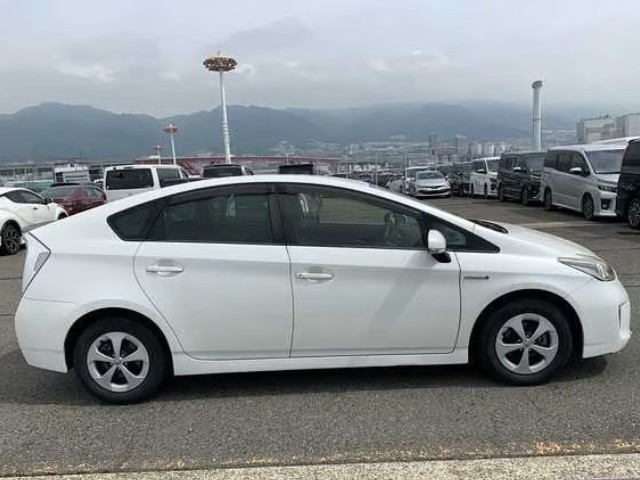2015 Toyota Prius thumbnail