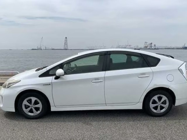 2015 Toyota Prius thumbnail