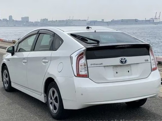 2015 Toyota Prius thumbnail