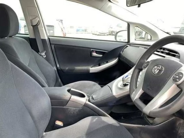2015 Toyota Prius thumbnail