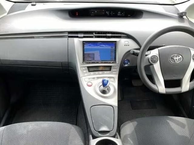2015 Toyota Prius thumbnail