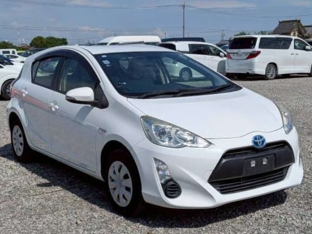 2015 Toyota Aqua thumbnail